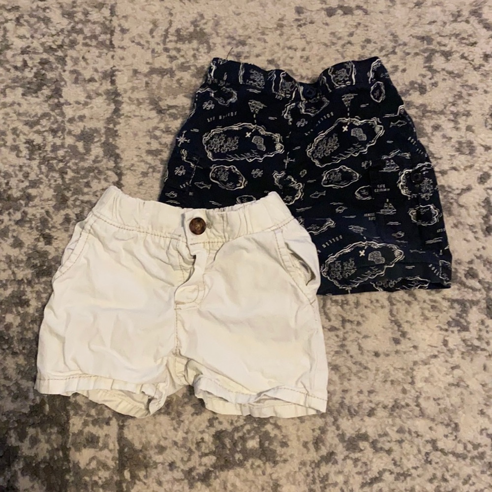 Gently used Carter’s shorts set 18M-2T